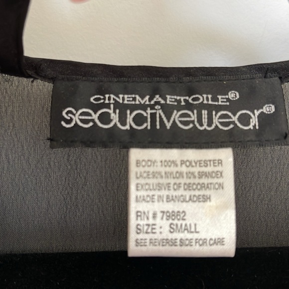 Lingerie - Picture 2 of 5